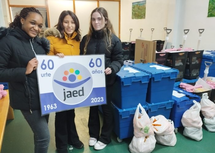 Entrega a Jaed los productos recogidos en la campaña del Kilo